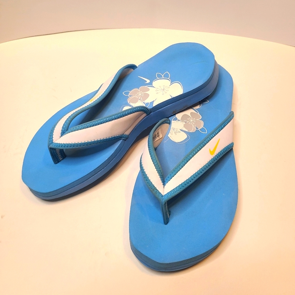 Nike Woman Thong Blue with Flowers size 7